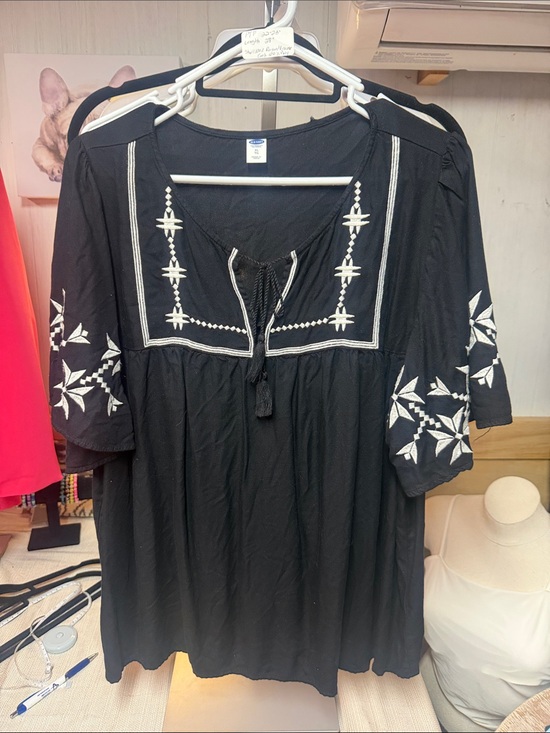 Old Navy Tops - Old Navy black and white top